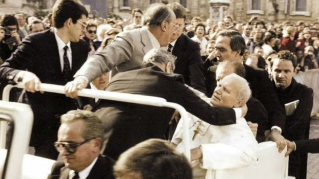 Accade oggi, attentato a Giovanni Paolo II: Alì Agca graziato da Ciampi