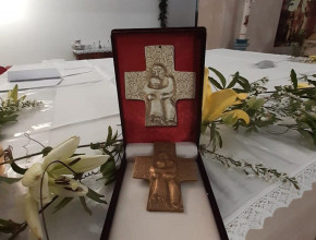 Caltagirone, croce del Papa emerito Benedetto XVI al museo del Crocifisso