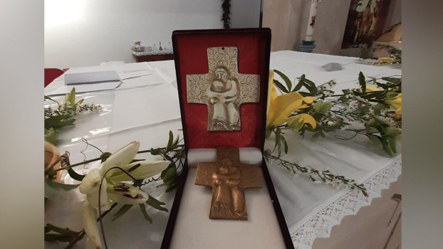 Caltagirone, croce del Papa emerito Benedetto XVI al museo del Crocifisso